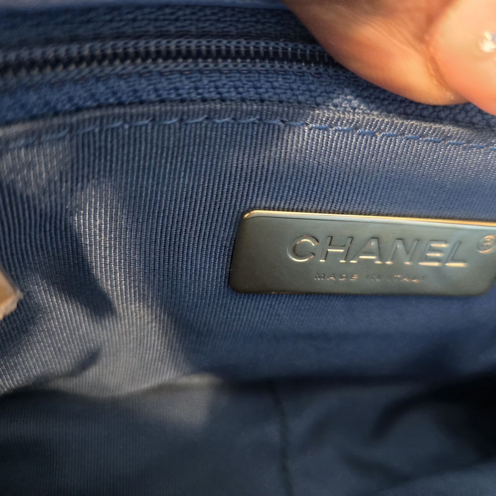 Chanel 19 Blue Quilted Lambskin With Chain Blue - Medium - Picture 2 of 11